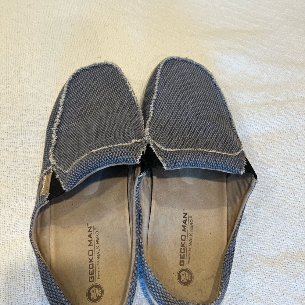 Geckoman slides. Gray mens size 13.